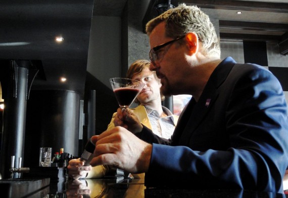 Eddie Izzard sipping a purple cocktail in Malmaison #Yes2AV