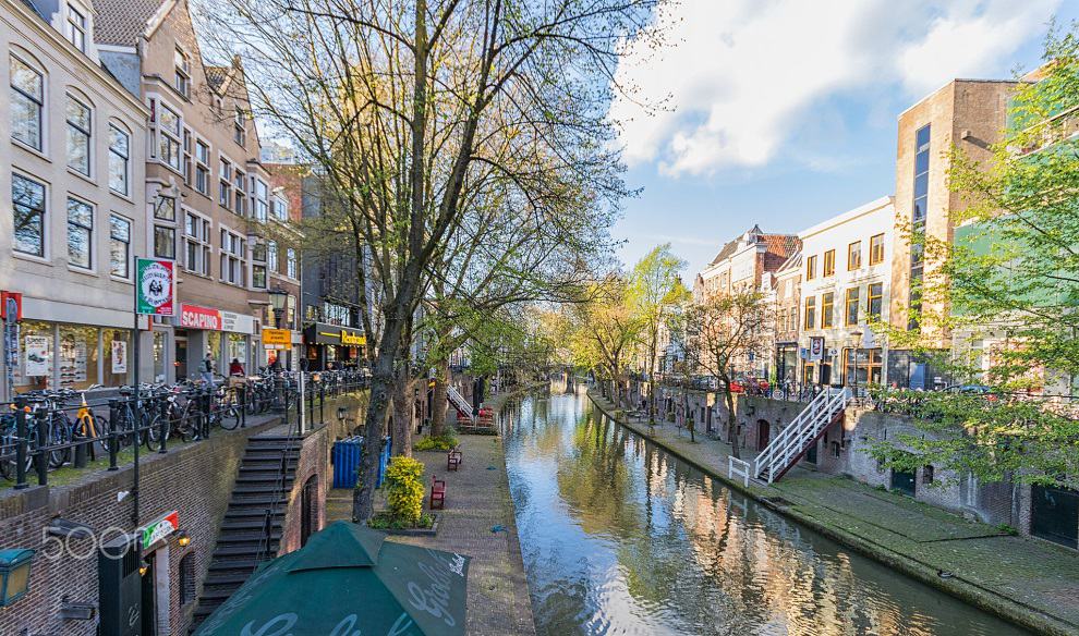 C:\Users\Owner\Desktop\Slugger and Mouthing\Utrecht_Canals_(212639745).jpeg